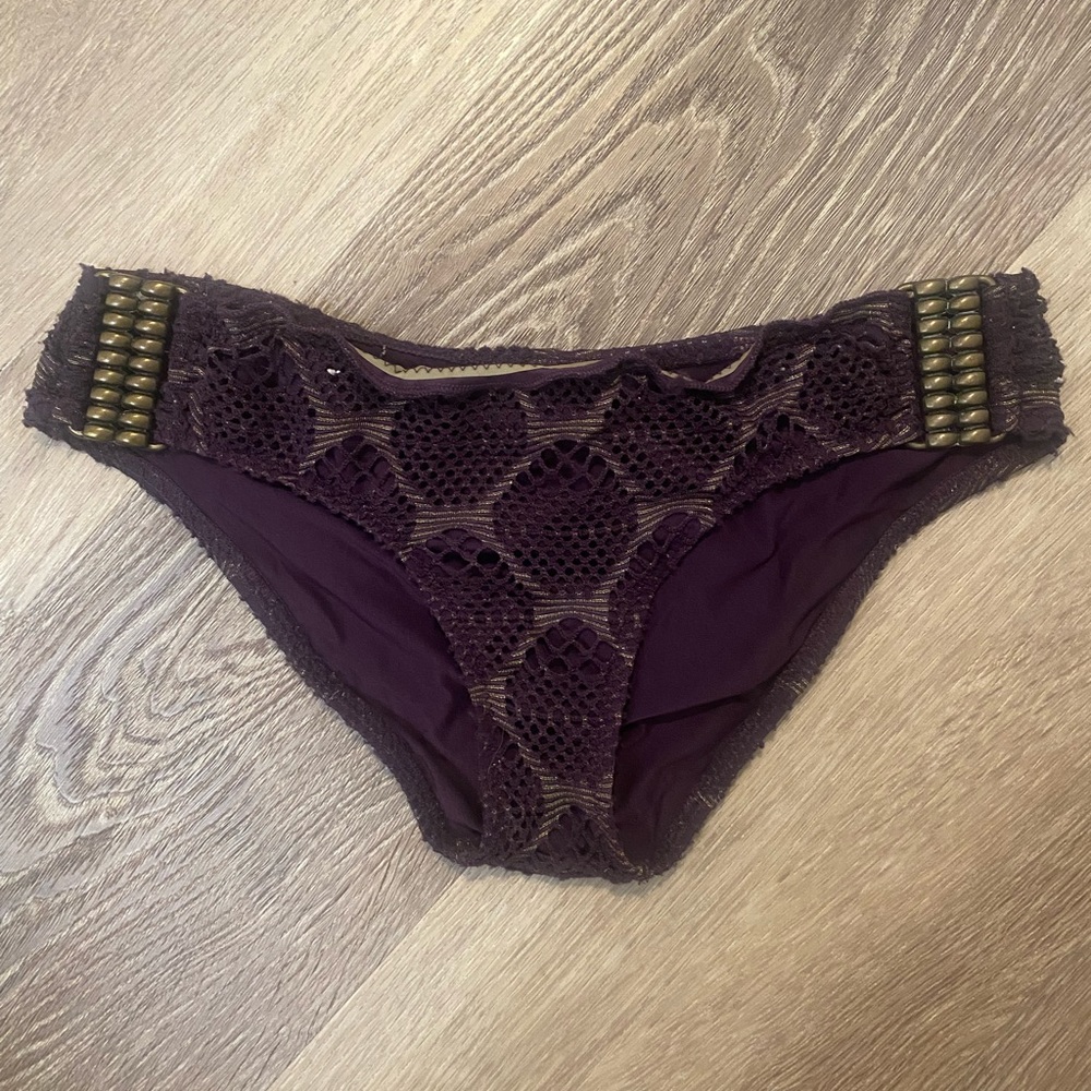 Women’s Becca hardware bikini bottom size M